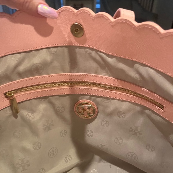 Large Tory Burch Kelsey East-West Scalloped Laser Cut Leather Tote π - Picture 8 of 10